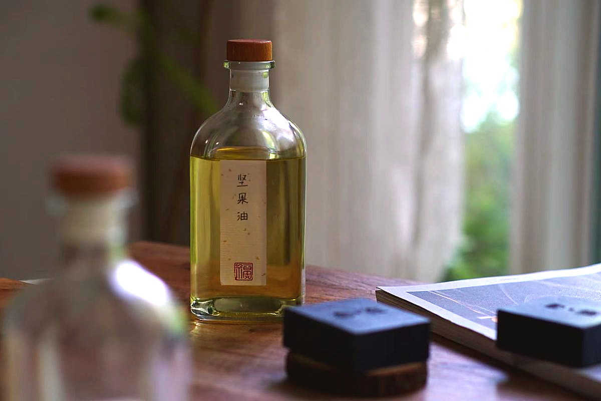 Botanical oils for cold-process soap